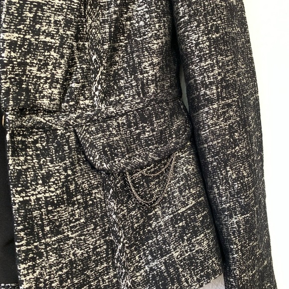 Caché EUC Chain Detail Blazer - Picture 2 of 5